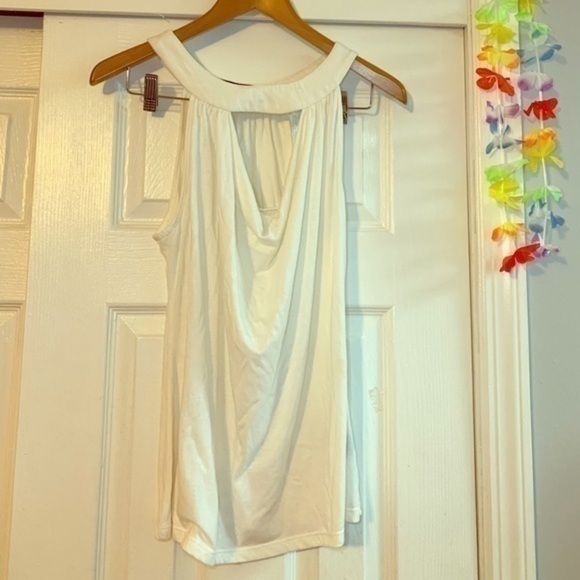 Essential White Front Cutout Top Size Medium - Picture 1 of 8